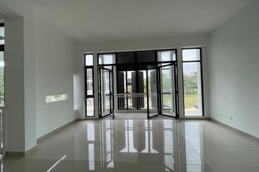 Denai Alam 3 Storey Superlink Maple Terrace House
