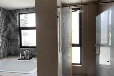 Denai Alam 3 Storey Superlink Maple Terrace House