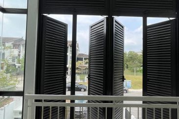 Denai Alam 3 Storey Superlink Maple Terrace House