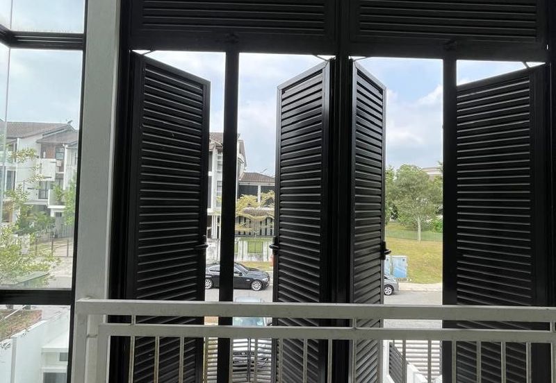 Denai Alam 3 Storey Superlink Maple Terrace House