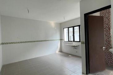 Denai Alam 3 Storey Superlink Maple Terrace House