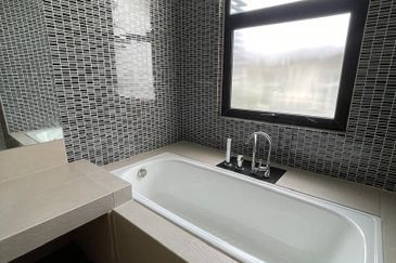 Denai Alam 3 Storey Superlink Maple Terrace House