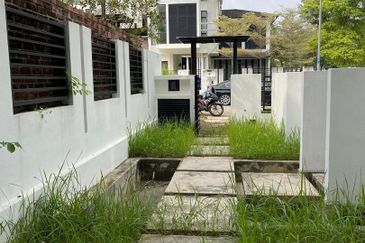 Denai Alam 3 Storey Superlink Maple Terrace House