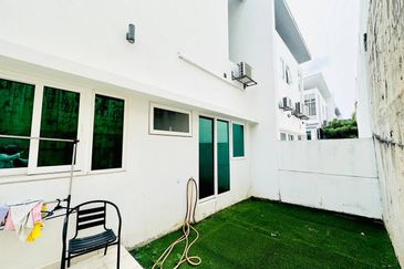 Clover Garden Residences