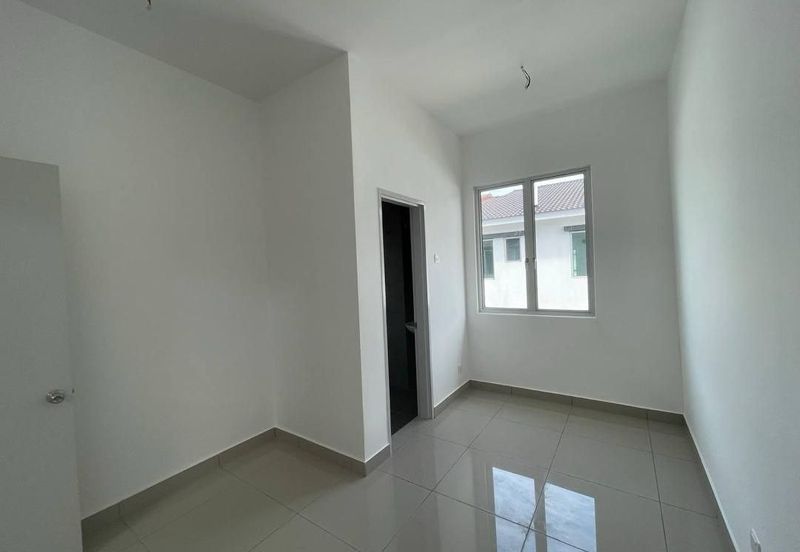 Sepang Double Storey House Saujana KLIA Primrose 4B1