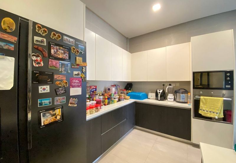 Avenue 6, Bandar Tun Hussein Onn