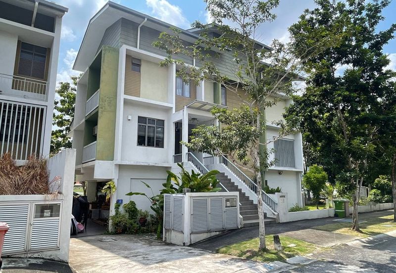 DANAU SURIA, PRESINT 16