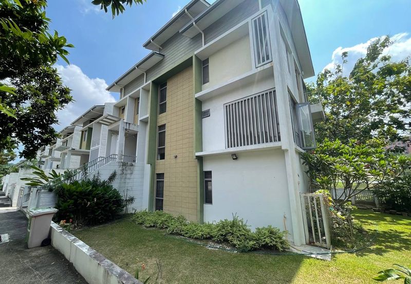 DANAU SURIA, PRESINT 16