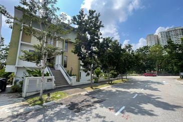 DANAU SURIA, PRESINT 16