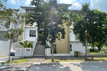 DANAU SURIA, PRESINT 16