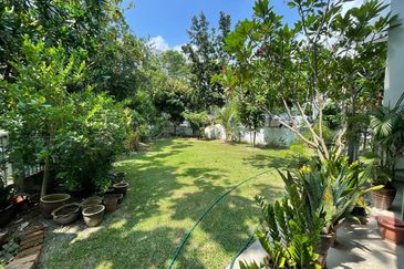 DANAU SURIA, PRESINT 16