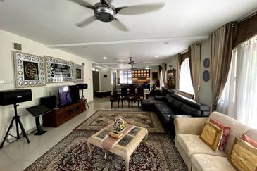 DANAU SURIA, PRESINT 16