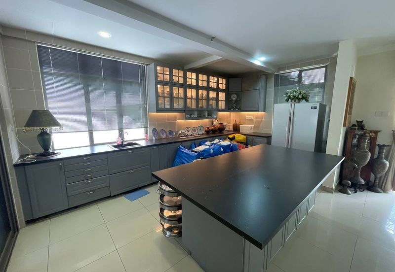 DANAU SURIA, PRESINT 16