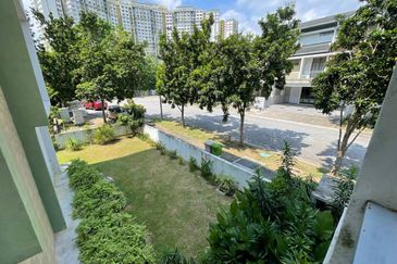 DANAU SURIA, PRESINT 16