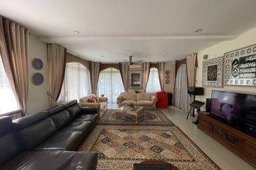 DANAU SURIA, PRESINT 16