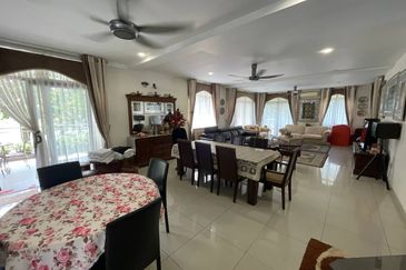 DANAU SURIA, PRESINT 16