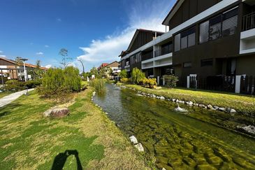 Setia Warisan Tropika (Belladonna)