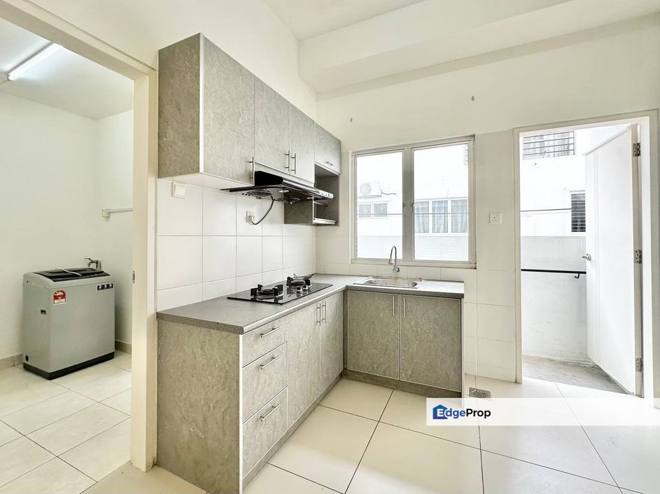 Bayu Height 2 Taman Desa Serdang Balakong 3 Storey Terrance For Sale, Selangor, Balakong