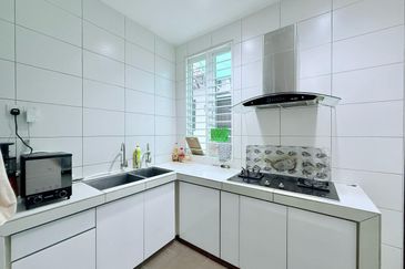 SL7, Bandar Sungai Long