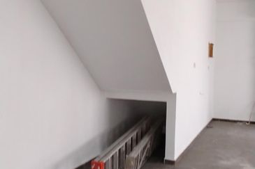 Taman Mount Austin Commercial