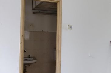 Taman Mount Austin Commercial