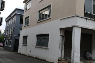 Taman Mount Austin Commercial