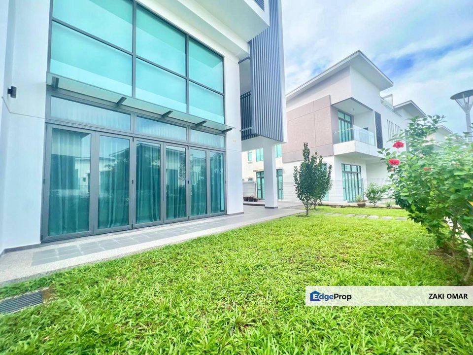 Sejati Residence Cyberjaya Selangor Three Storey Semi-Detached House For Sale Renovated With Private Lift, Selangor, Cyberjaya