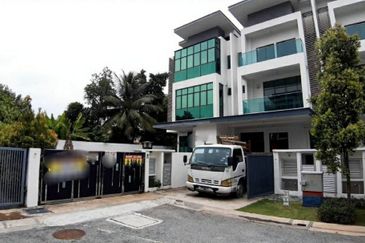 Taman Nusaputra Timur