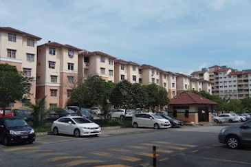 Sri Puteri (Earls Court), Ukay Perdana