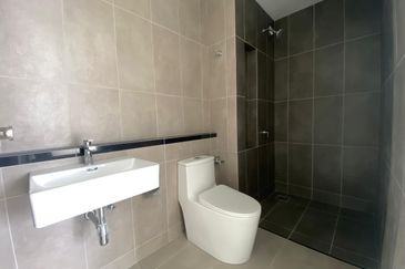 Lakefront Condominium | Emerald Hills @ Alam Damai