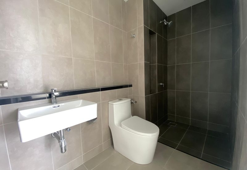 Lakefront Condominium | Emerald Hills @ Alam Damai