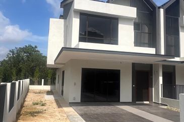 2sty ENDLOT superlink @ Irama Villa 2, Bandar Kinrara