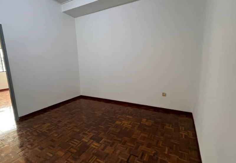 SL7, Bandar Sungai Long