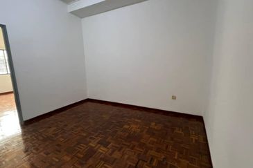 SL7, Bandar Sungai Long