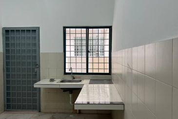 SL7, Bandar Sungai Long