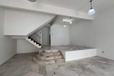 SL7, Bandar Sungai Long