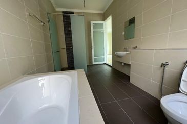 Avenue 4 Lake Valley