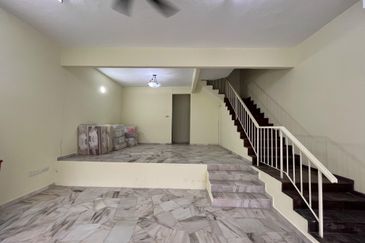 SL7, Bandar Sungai Long