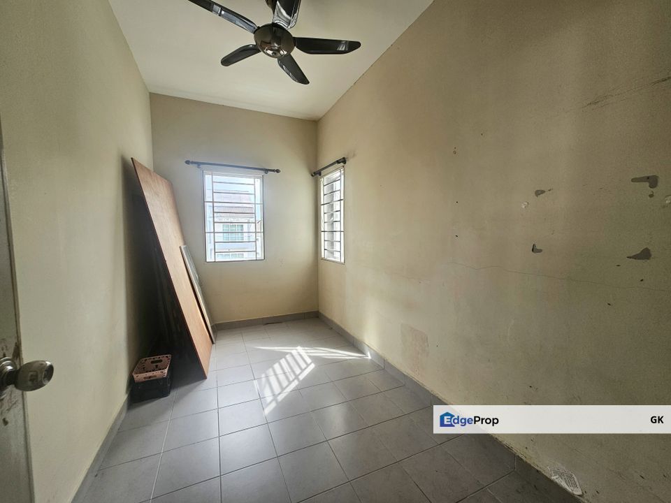 Partially furnished Townhouse Villa @ Saujana Suria , Selangor, Kajang