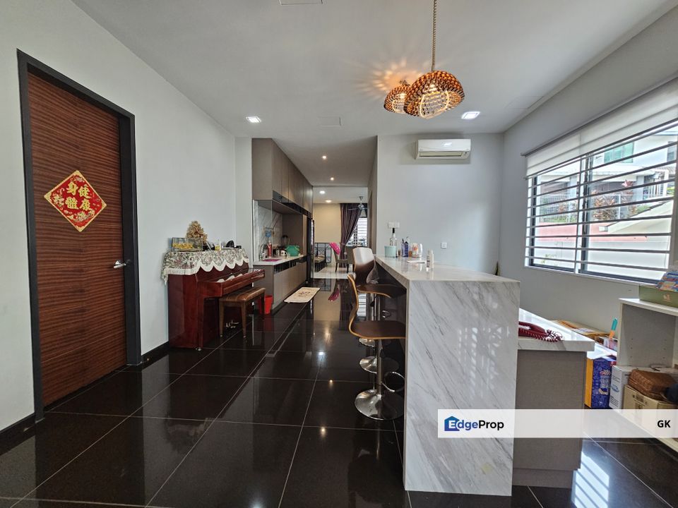 3 Storey Semi-D @ Taman Saujana Suria, Selangor, Kajang