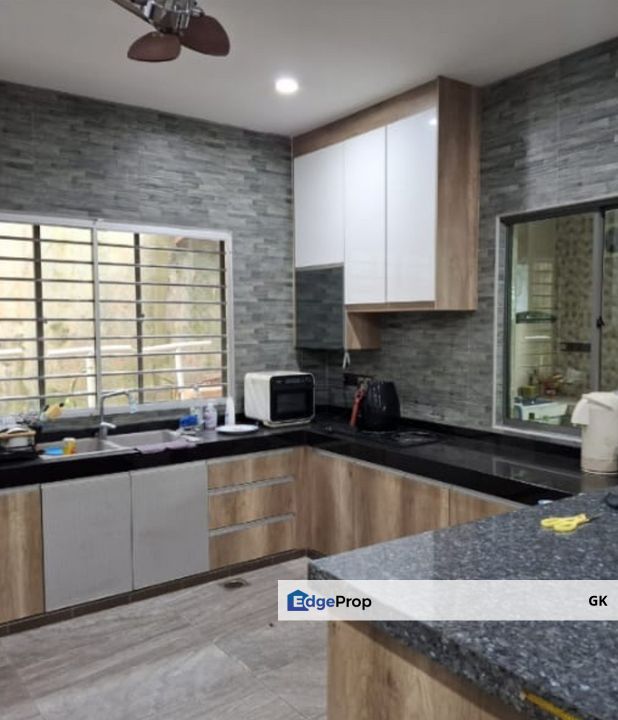 3 Storey Semi-D (Endlot) @ Taman Saujana Suria, Selangor, Kajang