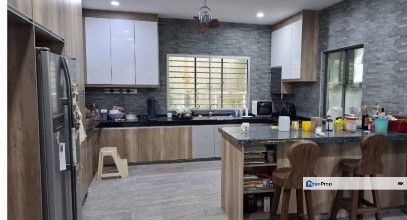 3 Storey Semi-D (Endlot) @ Taman Saujana Suria, Selangor, Kajang