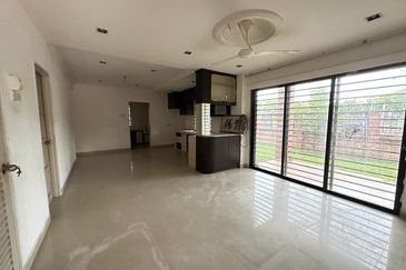 SL 13, Bandar Sungai Long