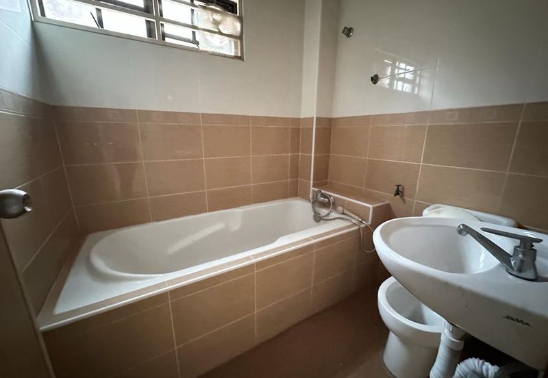 SL 13, Bandar Sungai Long