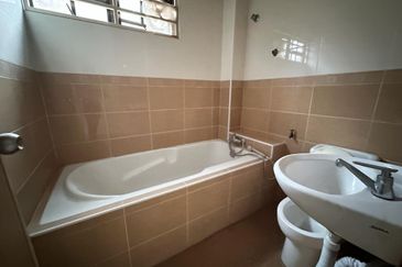 SL 13, Bandar Sungai Long