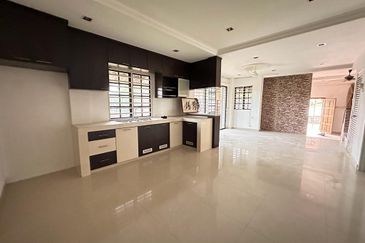 SL 13, Bandar Sungai Long