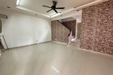 SL 13, Bandar Sungai Long