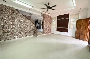 SL 13, Bandar Sungai Long