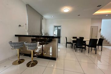 Taman Nusa Duta, Double Storey Semi-D For Rent