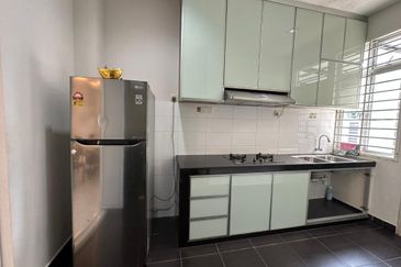 Taman Nusa Duta, Double Storey Semi-D For Rent